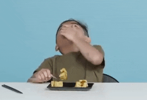 Tre em bit mui, phat hoang khi thu an dau phu thoi, pho mai boc mui hinh anh