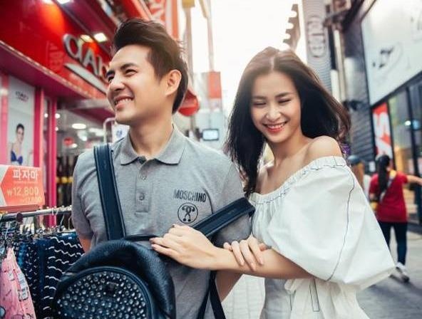 Dong Nhi va Ong Cao Thang du lich khap noi truoc khi ve chung nha hinh anh