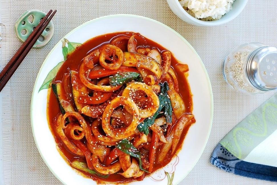 Muc xao cay Han Quoc, an kem com trang cung ngon hinh anh