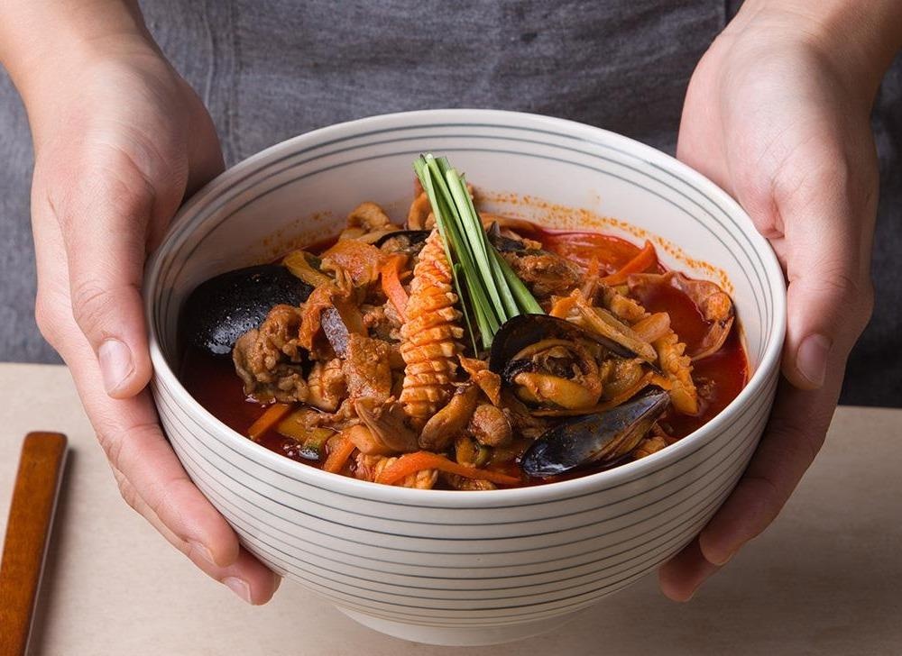 Tu lam mi cay hai san Han Quoc ngon nhu ngoai tiem hinh anh