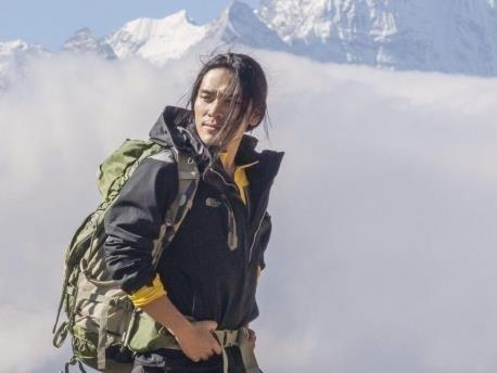 Dan mang bat binh truoc hanh dong 'xin loi cho co' cua Hoang Le Giang hinh anh