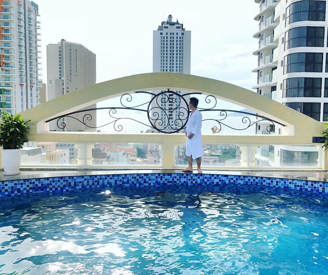 Khach san 4 sao anh 8