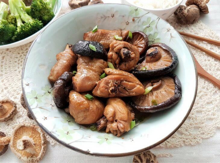 Ga om nam huong, mon ngon doi vi cho bua com nha sang chanh hinh anh