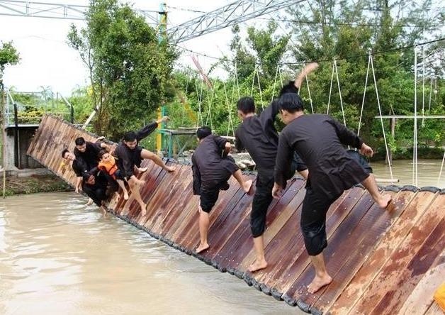 Rung lac cau giu thang bang, tro choi hai huoc hut khach du lich hinh anh