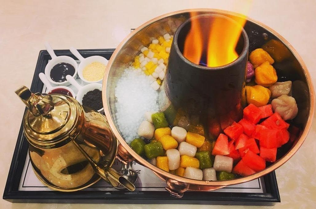 Lau tra sua 'sieu to khong lo' ngap topping hap dan tin do hao ngot hinh anh