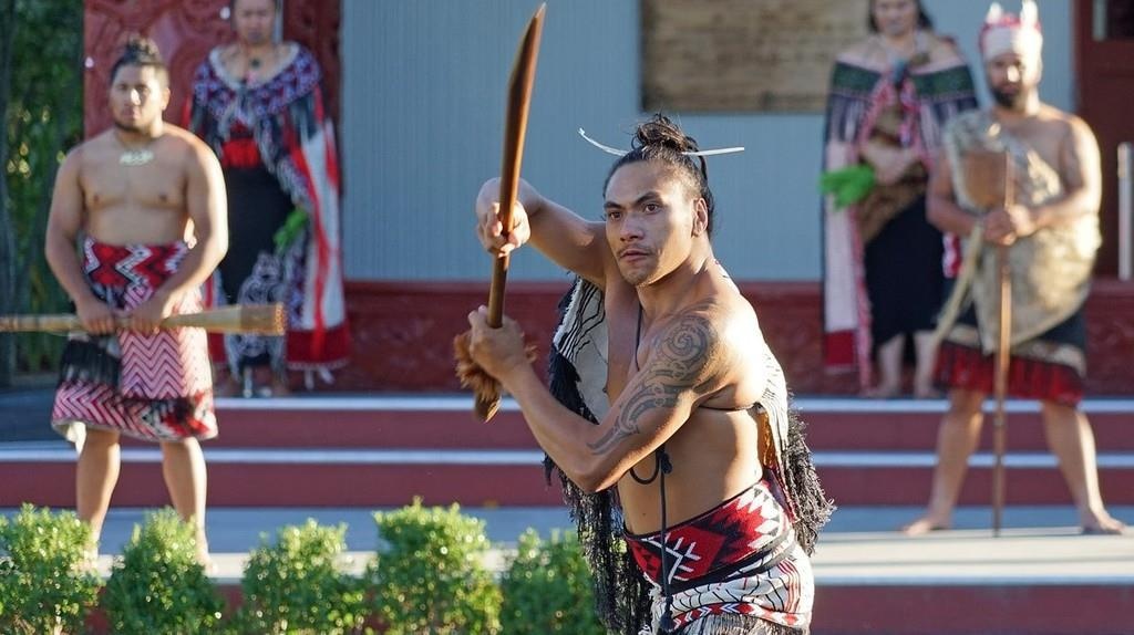 Lò nướng trong lòng đất ảnh 1 Lo nuong trong long dat anh 1