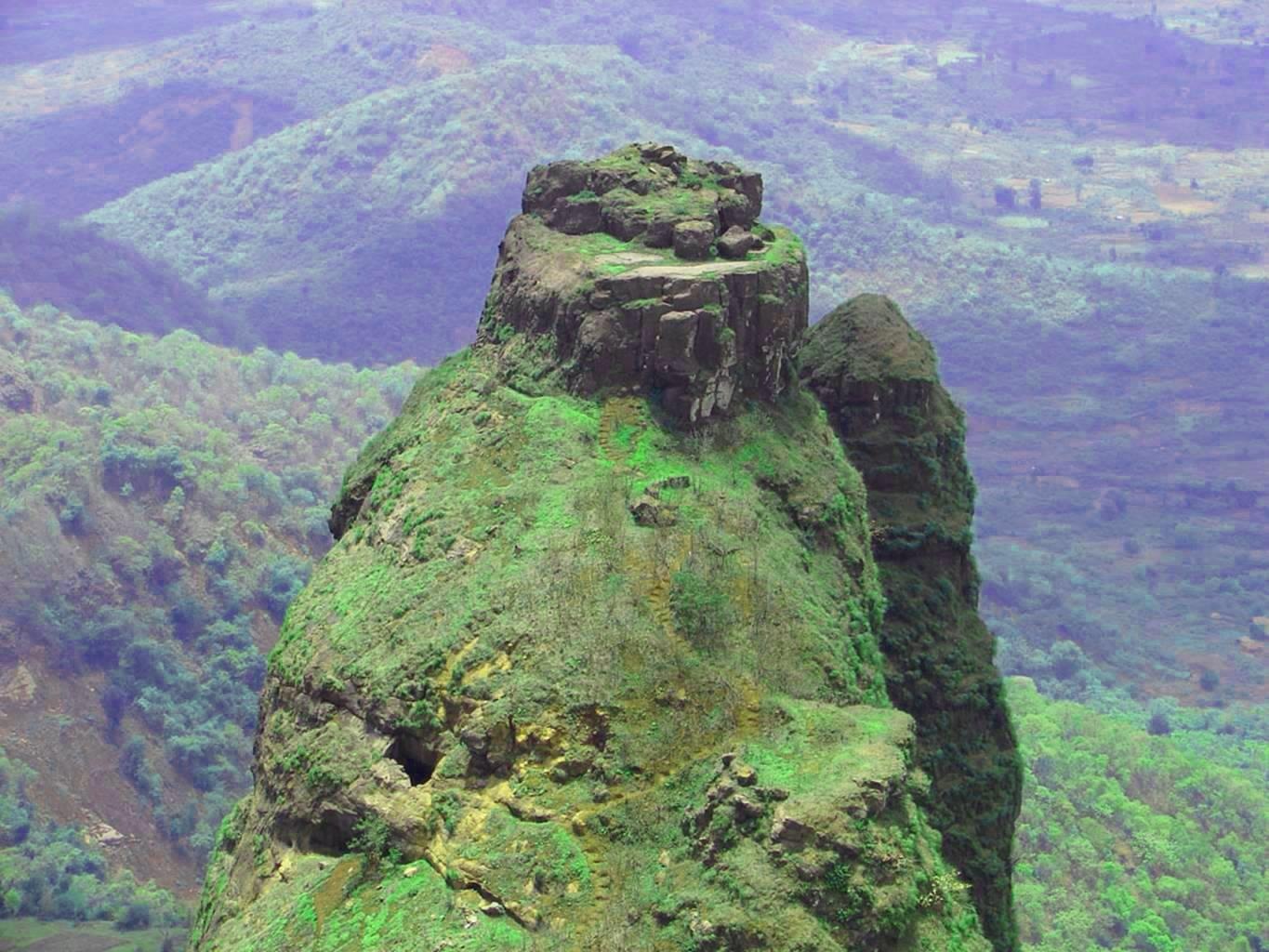 Phao dai co tren ngon nui cao 700 m, thach thuc dan trekking o An Do hinh anh