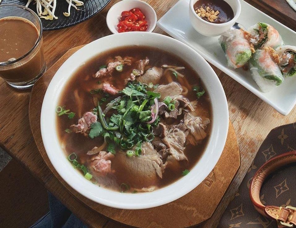 Hot girl Lily Maymac dang hinh pho Viet, dan mang quoc te khen ngon hinh anh