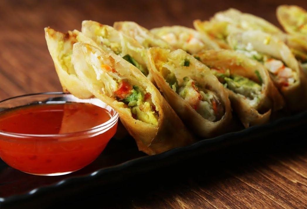 Cong thuc cha nem hai san tron bo cho bua com Viet hien dai hinh anh