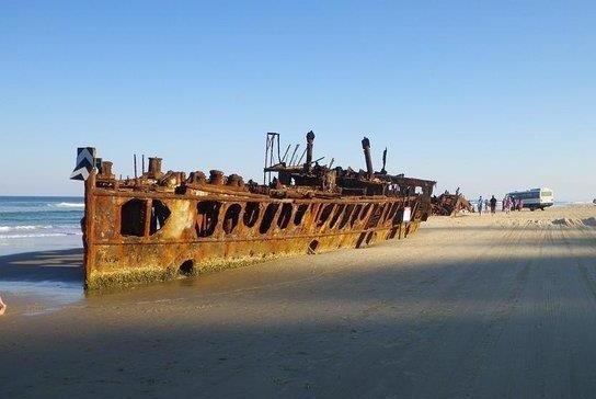 Ve dep hoang da tren hon dao chua xac tau dam noi tieng Australia hinh anh