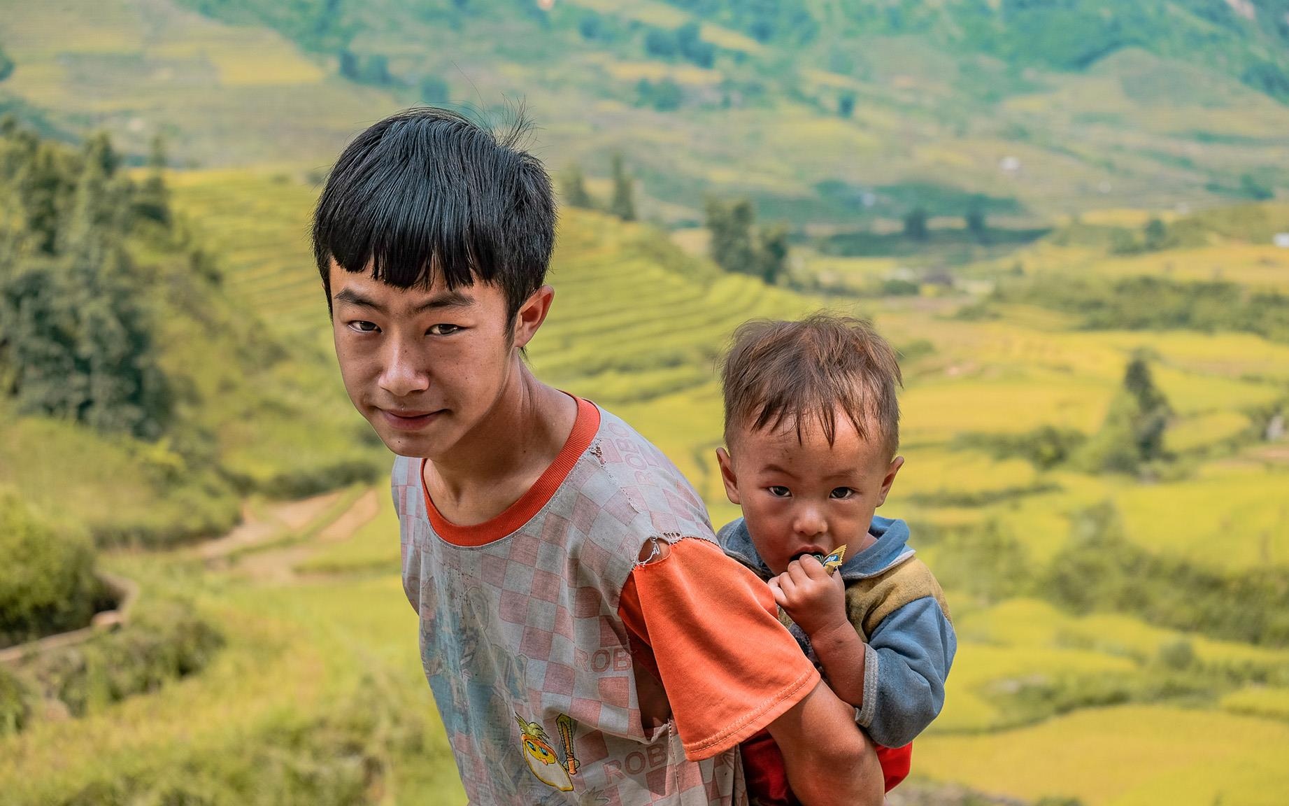 Y Ty mua vang - buc tranh moc mac, hung vi vung nui Tay Bac hinh anh