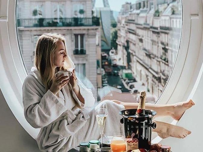 6 chiec giuong khach san sang chanh dan xe dich me man hinh anh