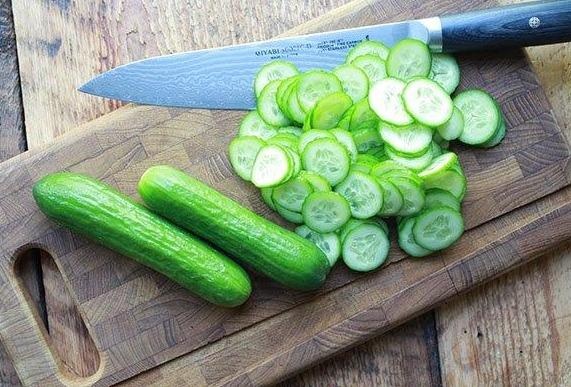 Dua chuot muoi cay - mon an chong ngay de lam ngay cuoi tuan hinh anh