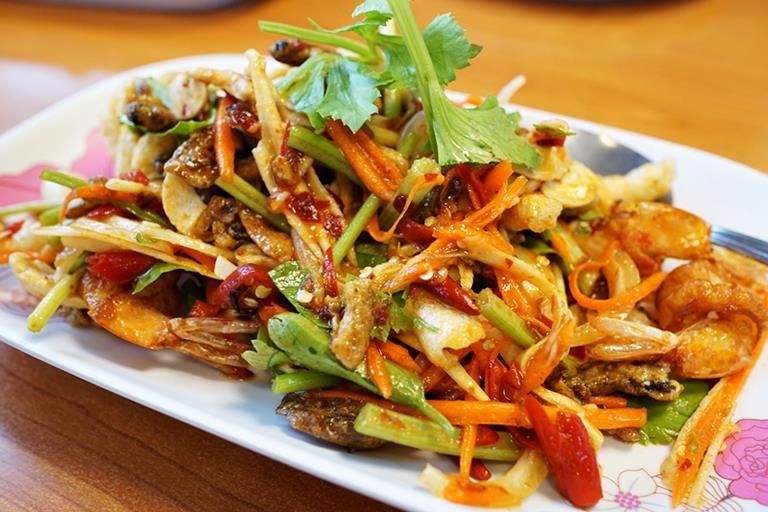 Nom ca ro phi, muc chien tron xoai chua cay cang an cang me hinh anh