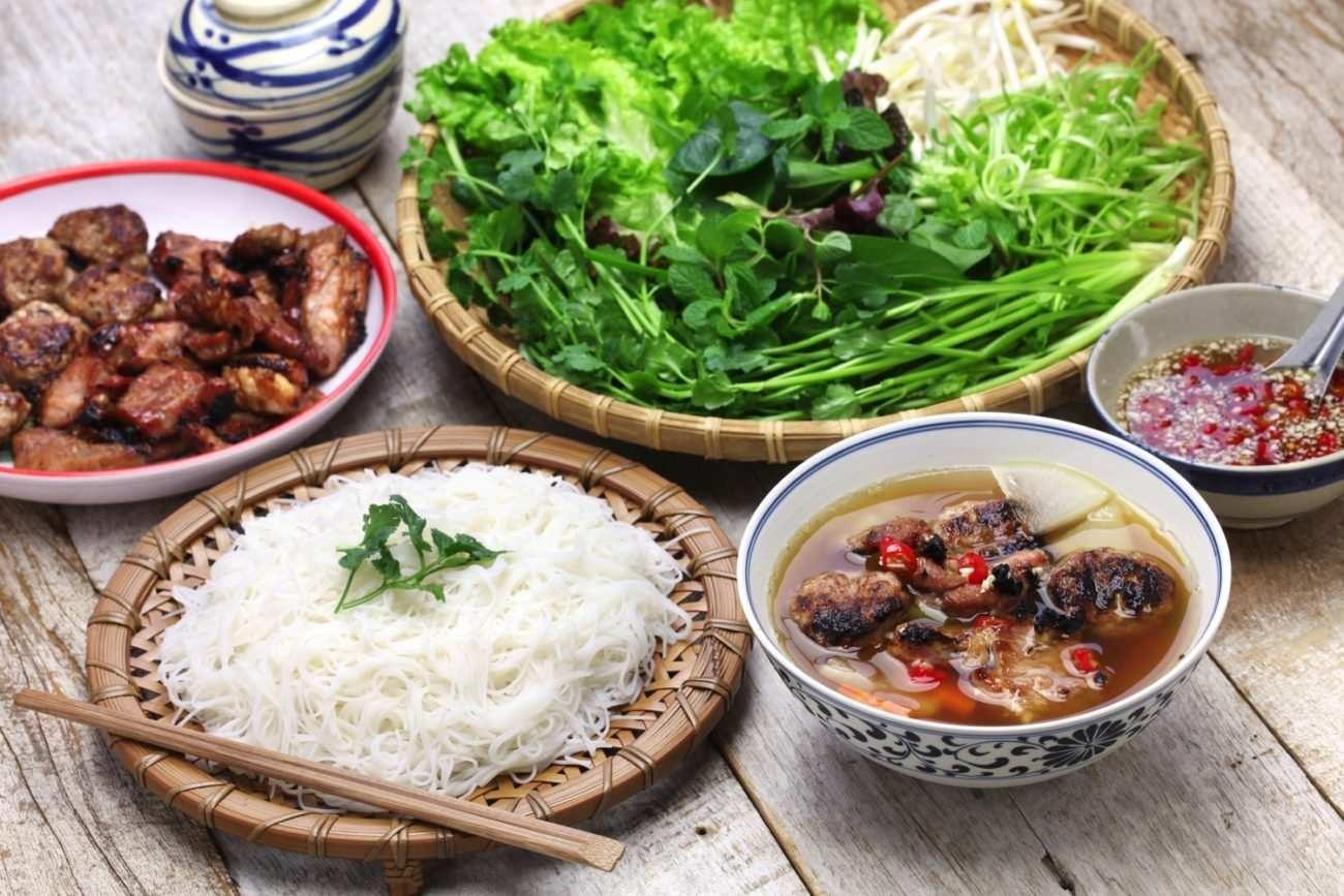 Ga nuong vi bun cha ra mat tai Han, dan mang lo mon Viet bi Han hoa hinh anh