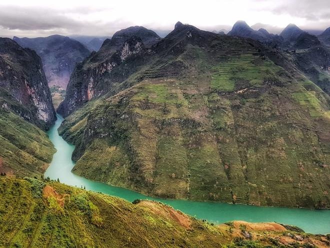 Khoa than o Ma Pi Leng va van de tu do tai diem du lich cong cong hinh anh
