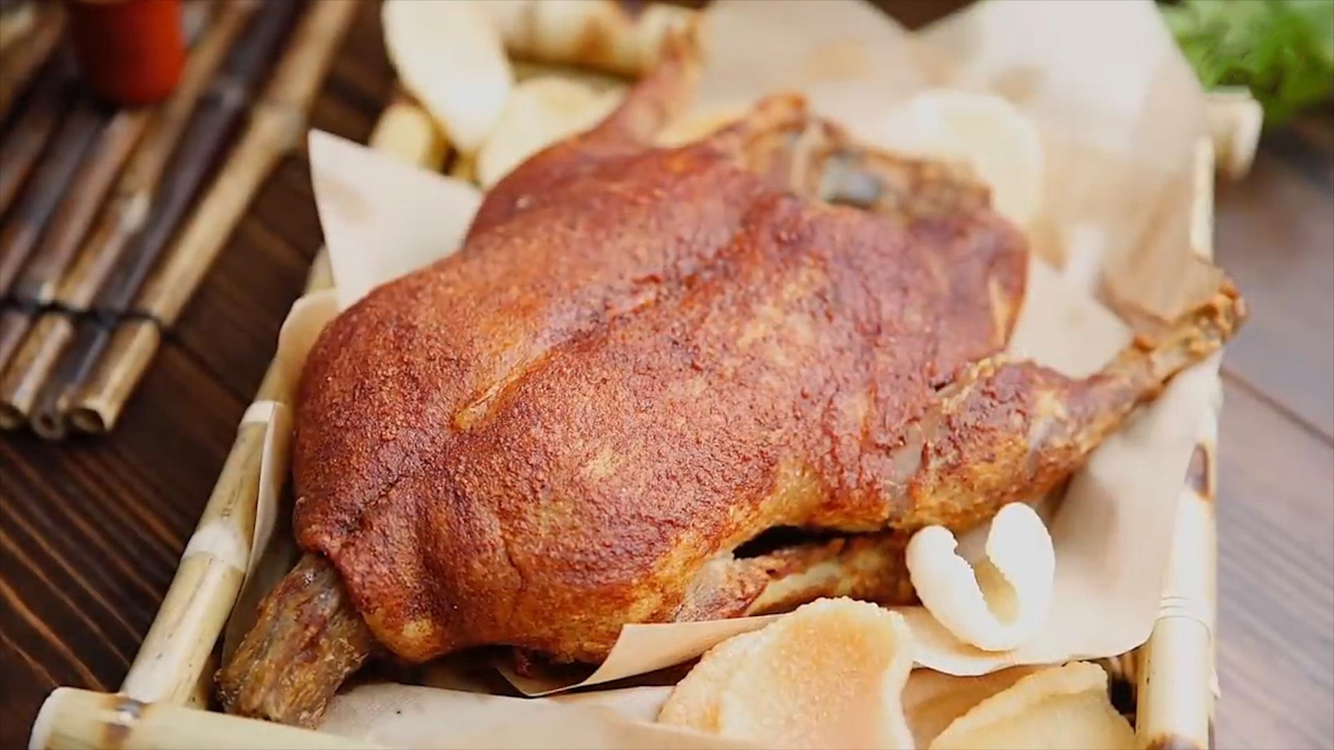 Dau bep chien vit nguyen con, da gion rum chuan vi Bac Kinh hinh anh