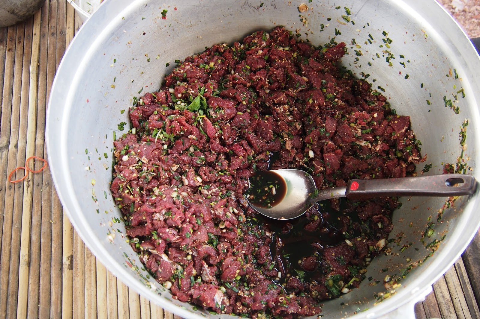 Goi bo song va 6 dac san Thai Lan khien khach nuoc ngoai so hai hinh anh