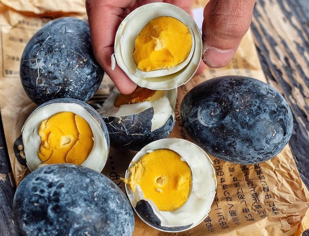 Trung den luoc nuoc suoi nui lua - mon an giup nguoi Nhat song tho hinh anh