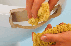 Meo dung gao, mi tom han vet nut tren bon cau, ban ghe hinh anh