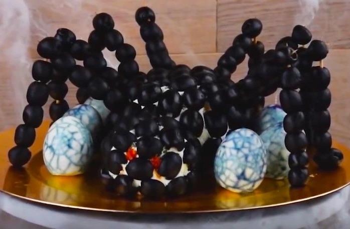 Tu lam tui mau gia, nao nguoi thanh do an cho bua tiec Halloween hinh anh