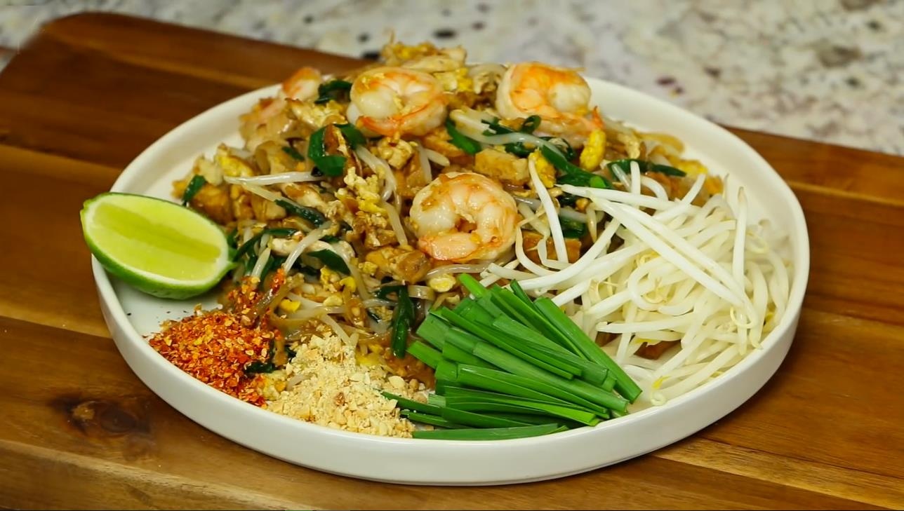 Chuan bi Pad Thai cho buoi tu tap co vu doi tuyen Viet Nam hinh anh