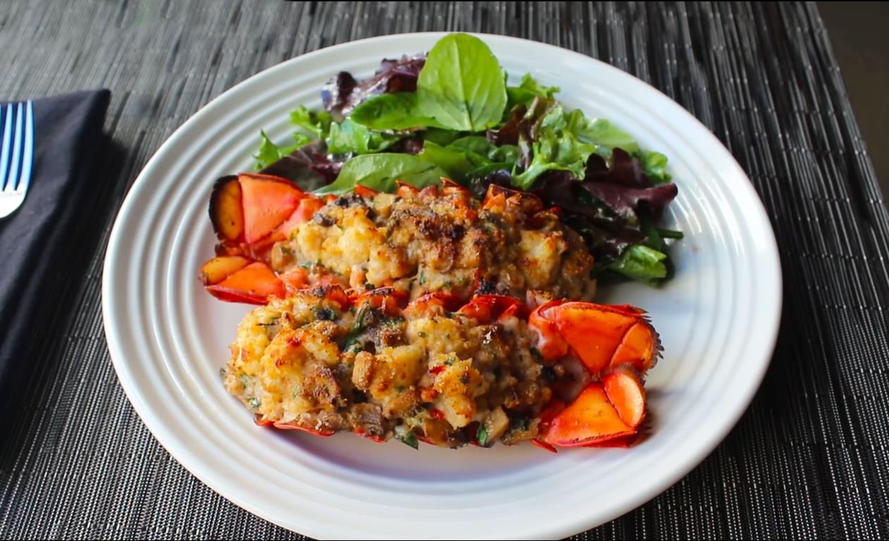 Hoc dau bep Tay lam tom hum nuong sot nam sang chanh hinh anh