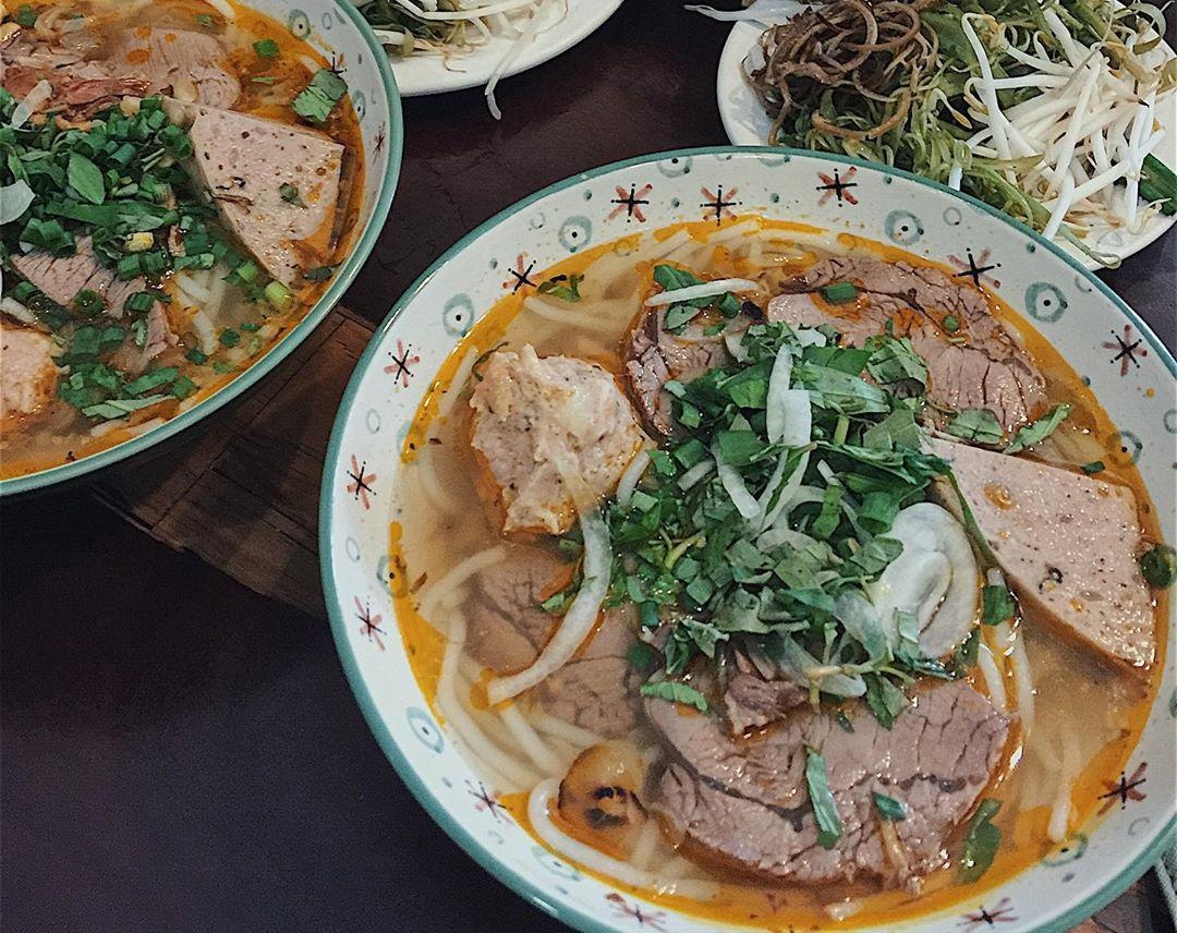6 tiem bun bo Hue noi tieng o TP.HCM hinh anh
