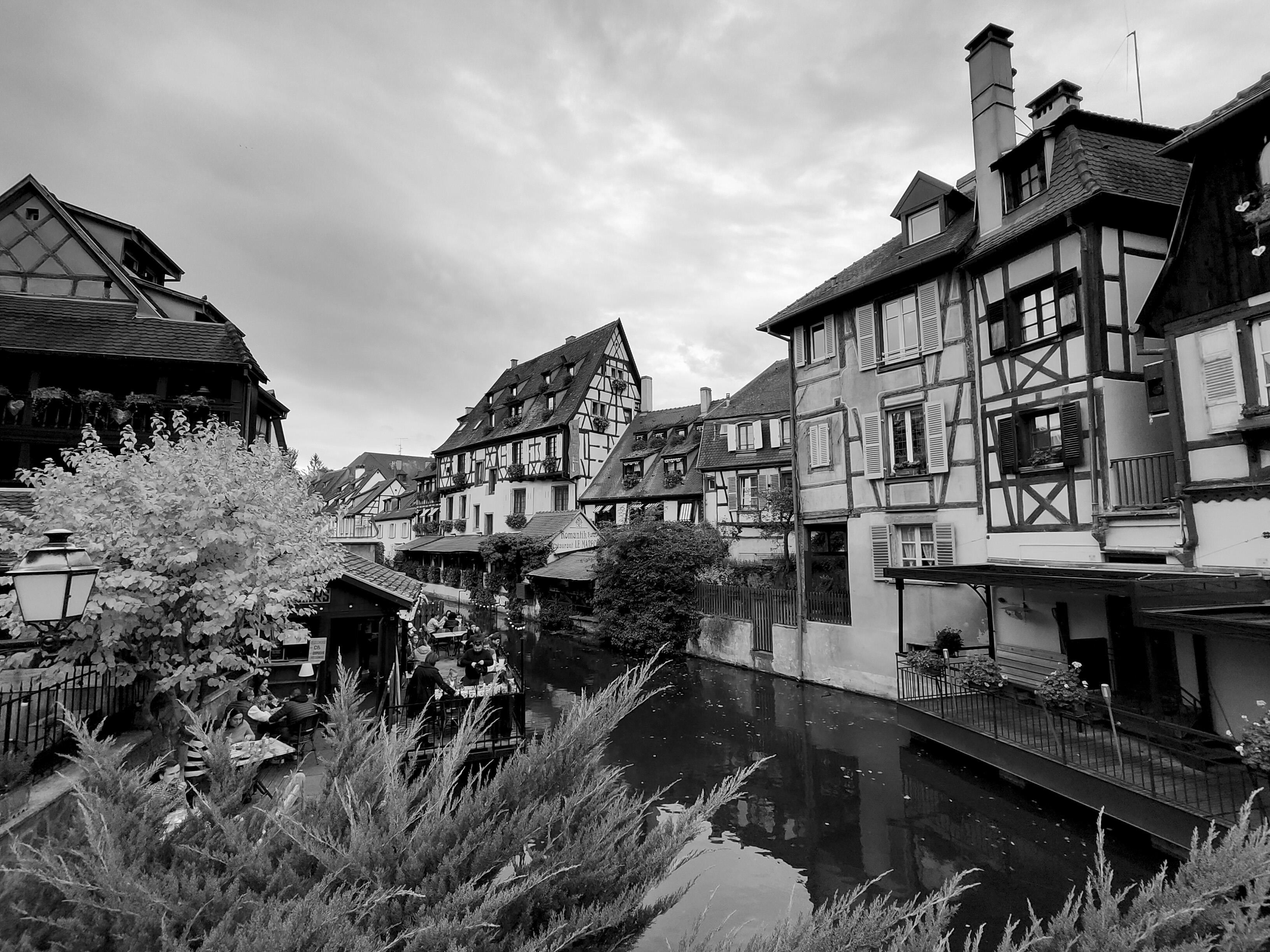 Nhip song doi thuong tren dat Phap hinh anh