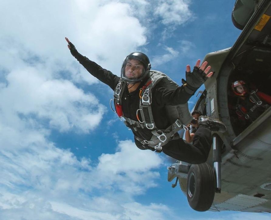 Thu vui du lich mao hiem cua hoang tu Brunei hinh anh