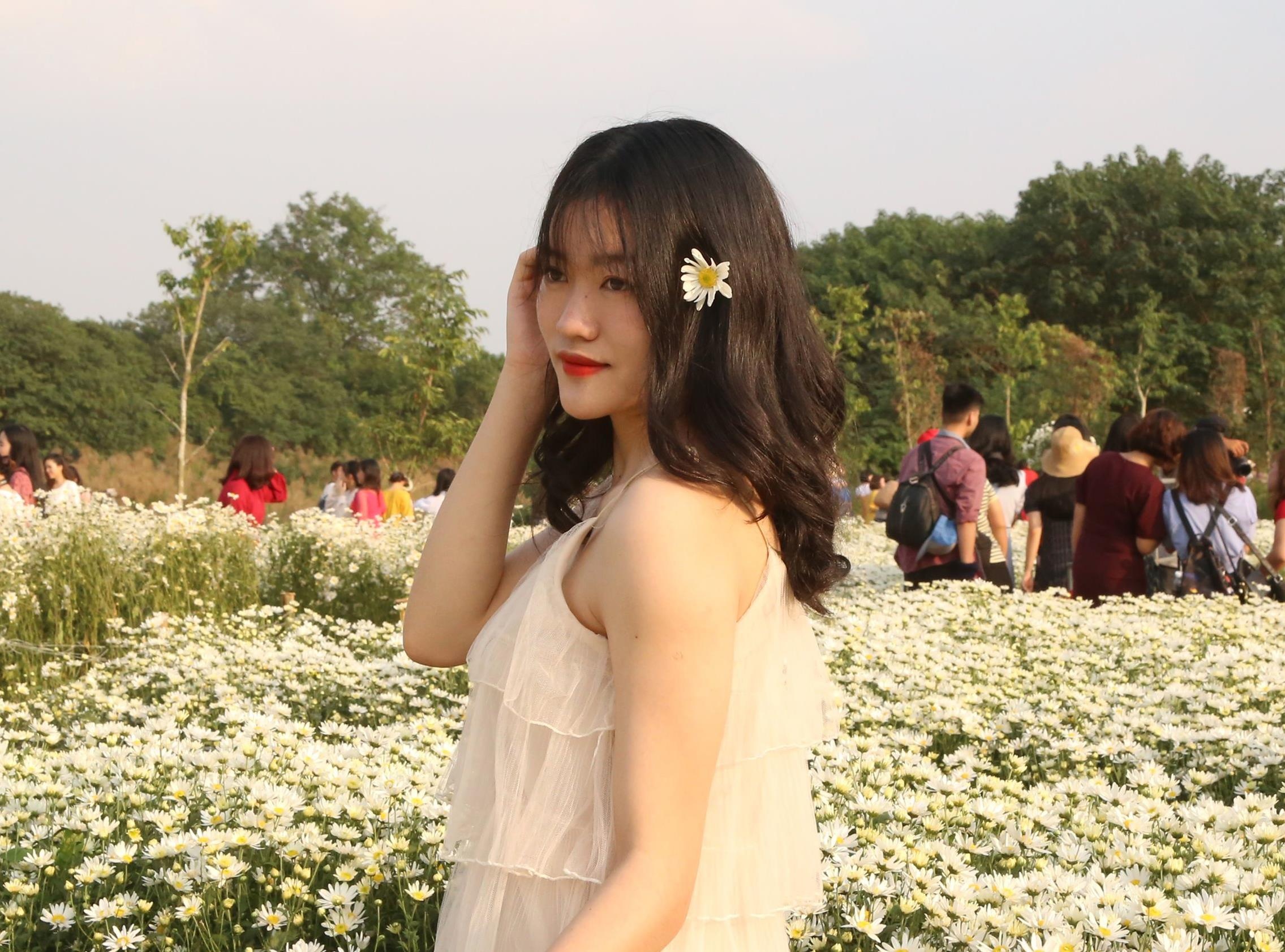 Chen lan chup anh cuc hoa mi dip cuoi tuan hinh anh