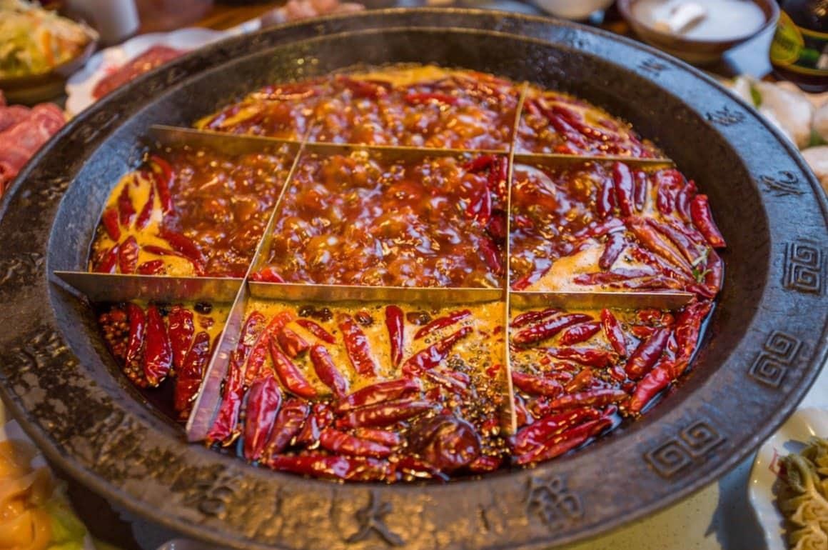 Dac san lau ngap ot cua nguoi Trung Quoc hinh anh