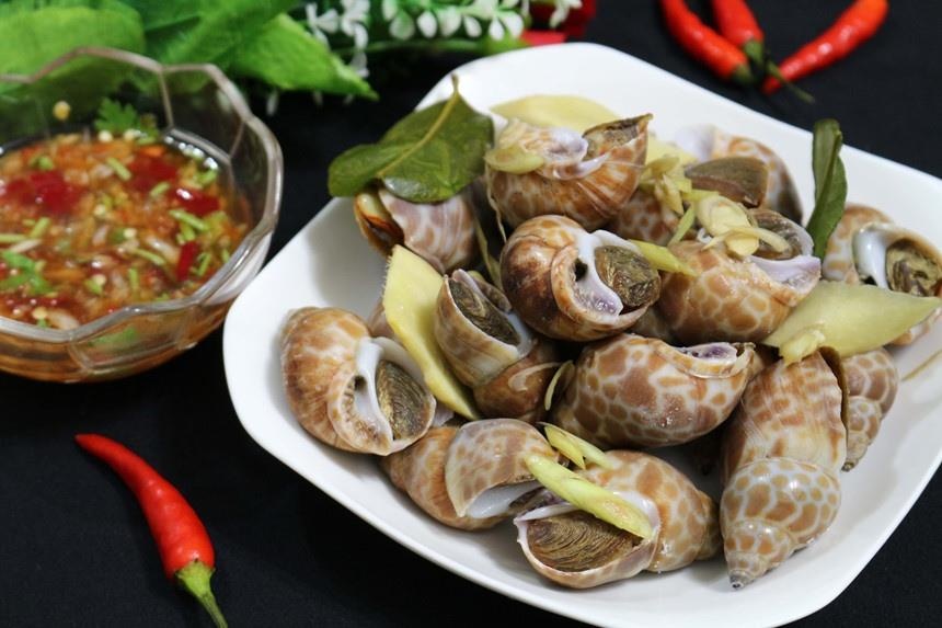 Khach Tay lan dau an thu oc bien hap sa ot kieu Viet hinh anh