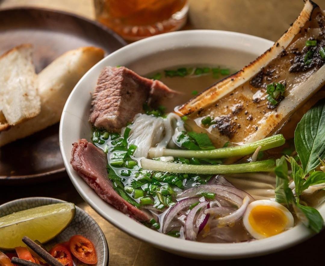 Co gi trong to pho gia 100 USD noi tieng o TP.HCM hinh anh