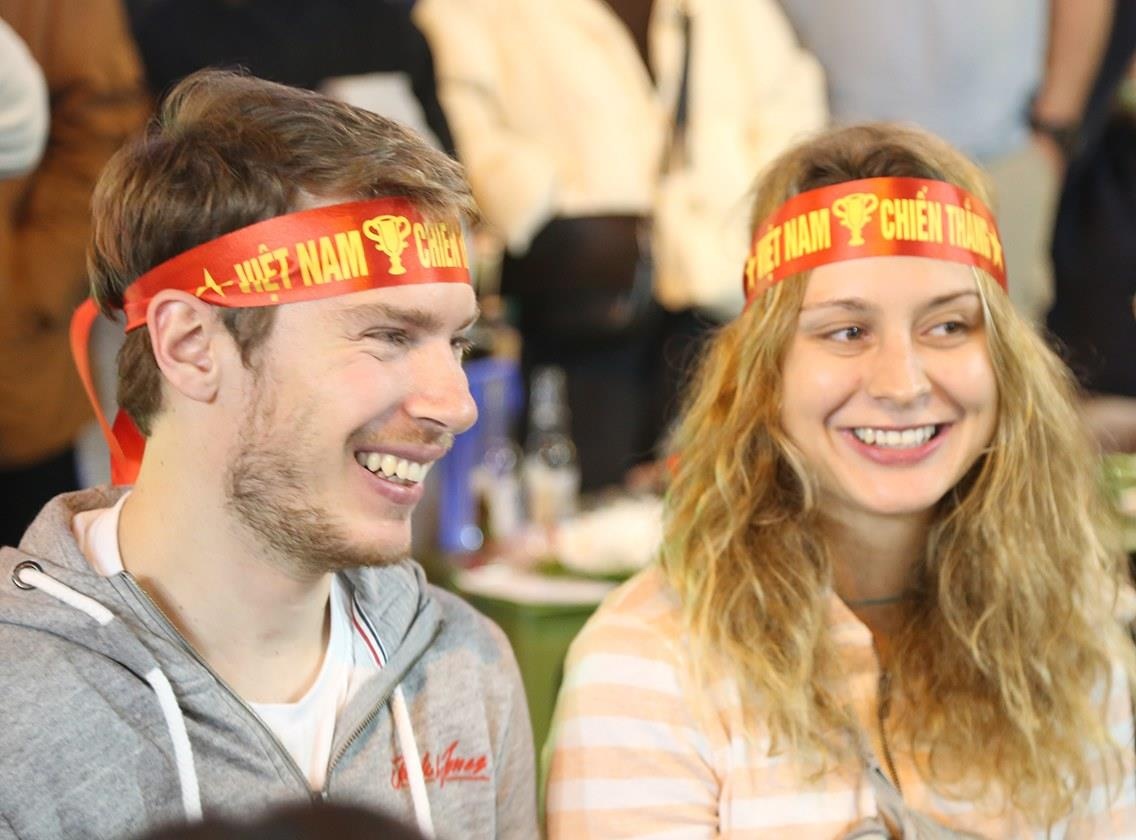 Khach Tay goi ten Van Hau, an mung chien thang cua U22 Viet Nam hinh anh