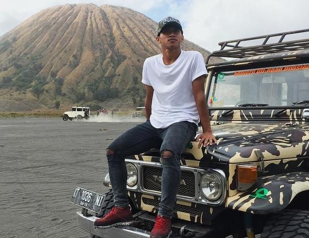 Tien dao U22 Indonesia co so thich du lich ngam nui lua hinh anh