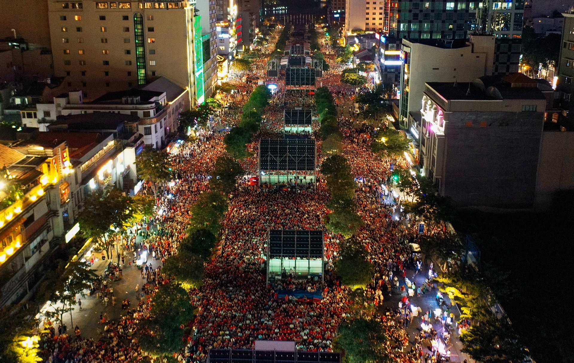 an mung bong da anh 1