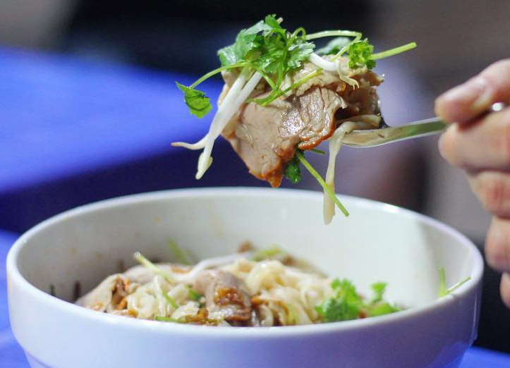 Pho tiu va 6 mon ngon dang thu o ngo cho Dong Xuan hinh anh