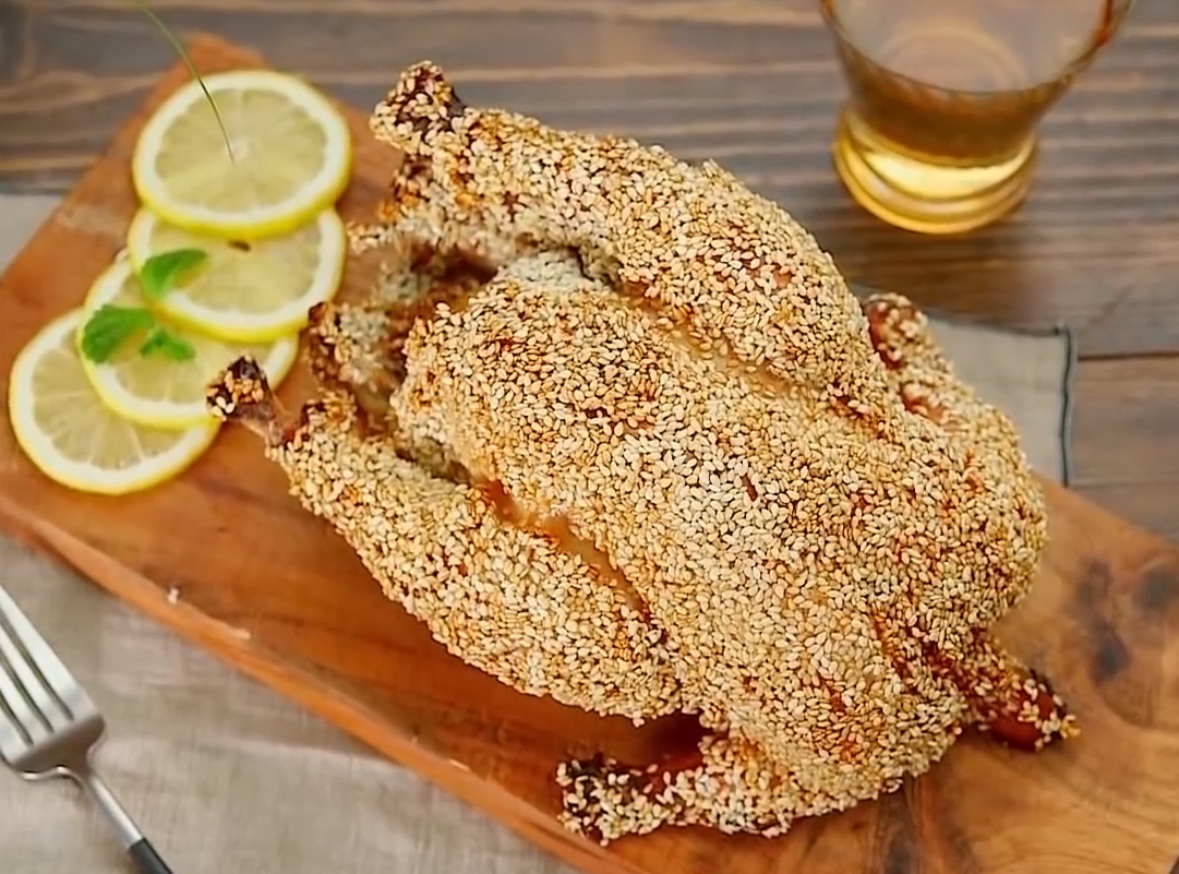 Dau bep Trung Quoc lam mon ga nuong mat ong nguyen con mem thom hinh anh