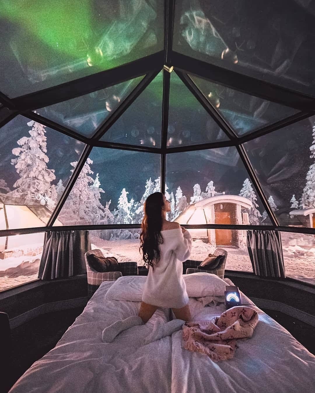 khach san nha kinh anh 10