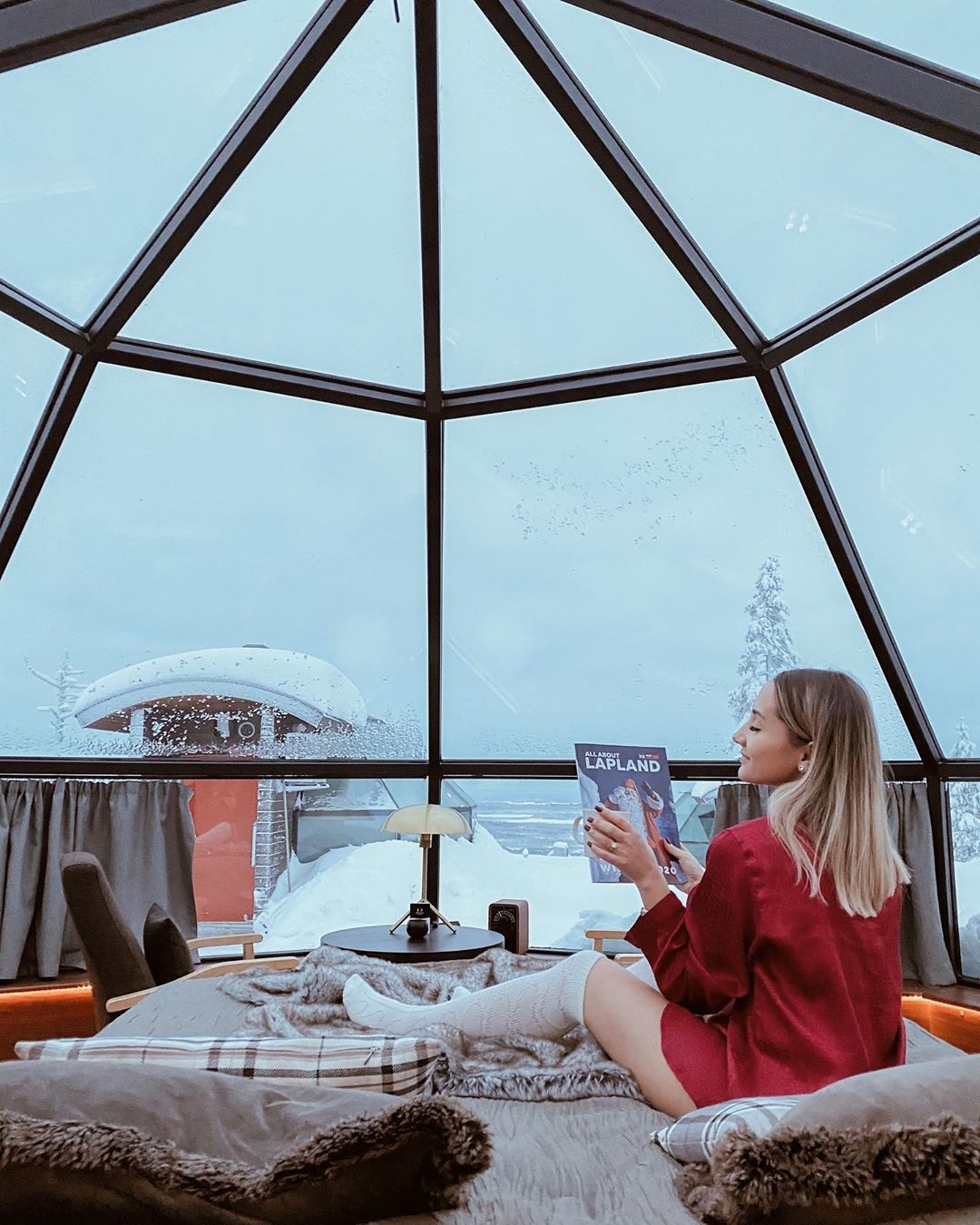 khach san nha kinh anh 1