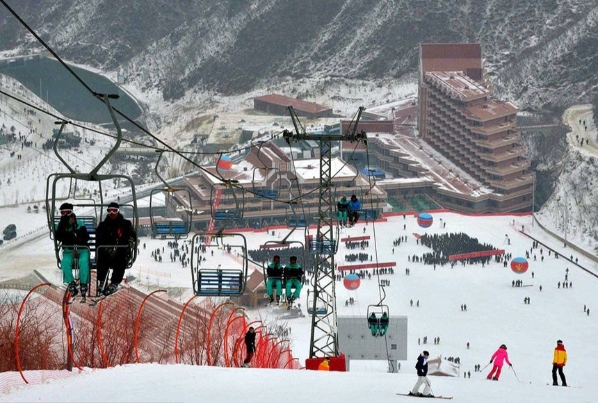 Khu truot tuyet hien dai cua dat nuoc bi an nhat the gioi hinh anh