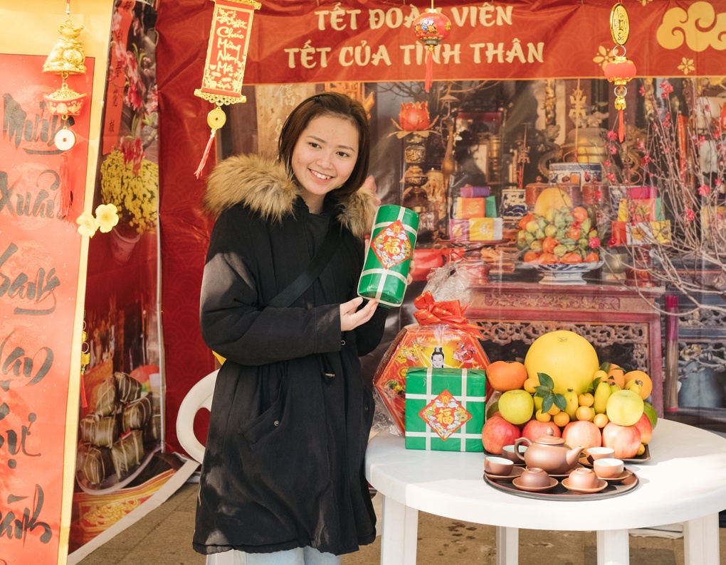 Thanh pho o Nhat Ban ron rang don Tet co truyen Viet Nam hinh anh