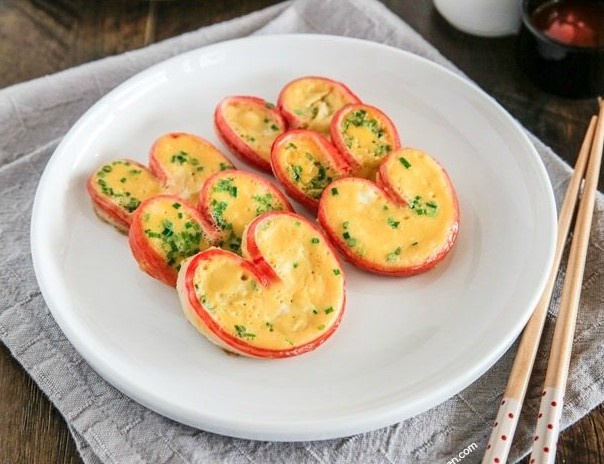 Trung ran hinh trai tim doc dao trong dip Tet o Han Quoc hinh anh