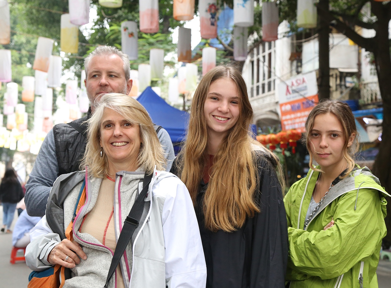 Khach Tay bat ngo voi ky nghi Tet dai cua nguoi Viet hinh anh