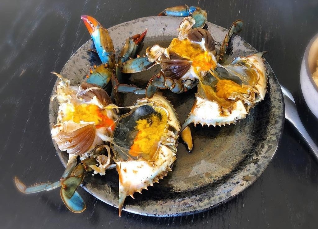 Sushi ghe cang xanh duoc dau bep che bien the nao? hinh anh