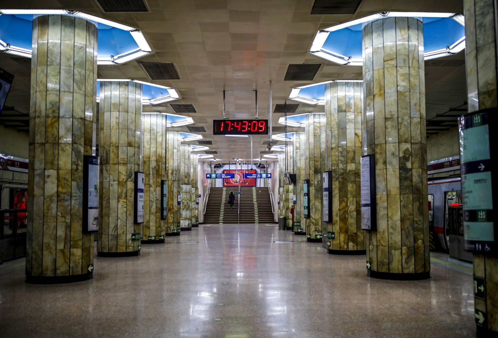 Bac Kinh trong mua dich benh anh 2