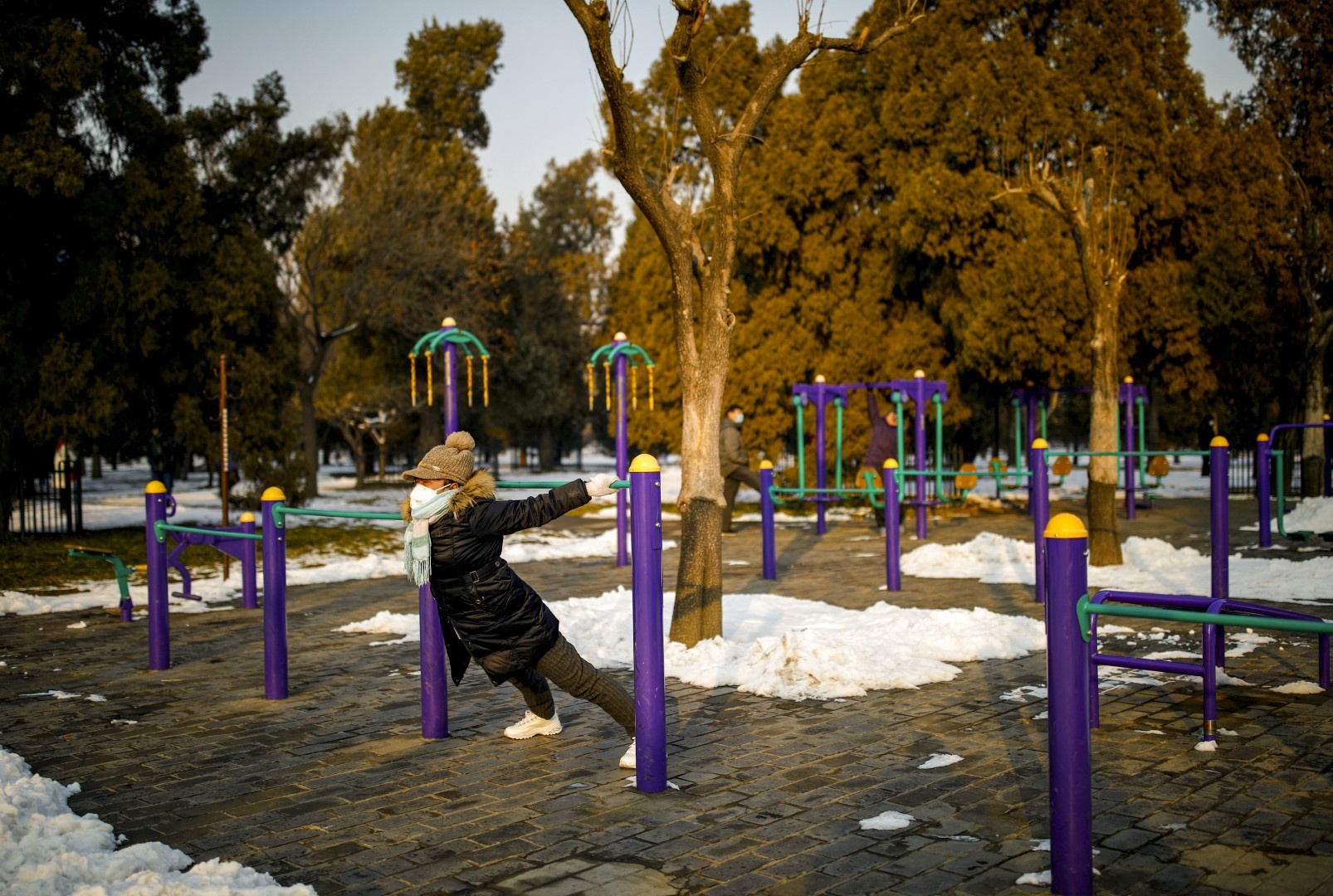 Canh vang ve cua Bac Kinh, Thuong Hai trong mua dich benh hinh anh