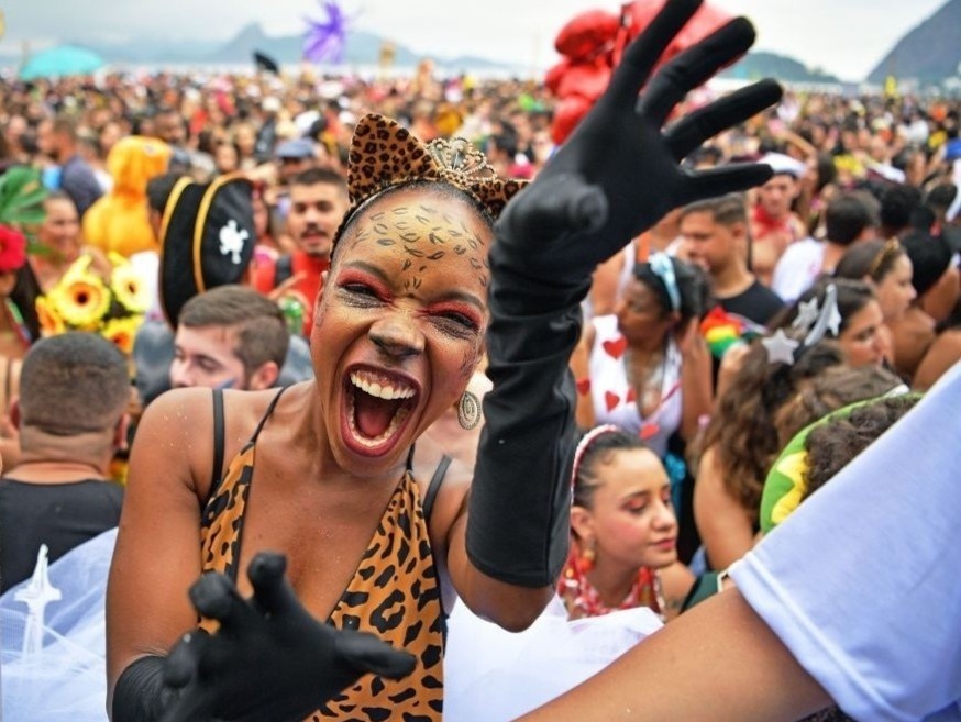 Hang nghin nguoi tham du le hoi lon nhat the gioi giua dich Covid-19 hinh anh