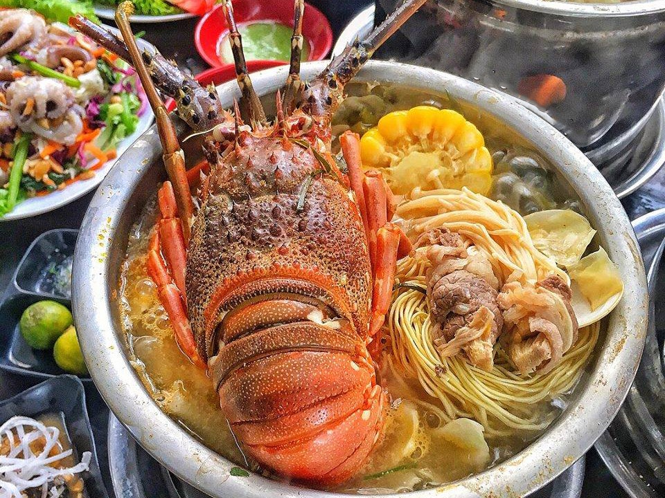 Dia diem an lau tom hum F.A va cac loai hai san tai Ha Noi hinh anh